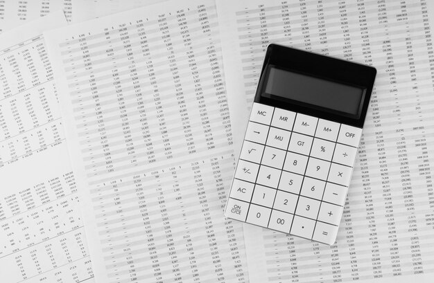 Kalkulator na sprawozdaniu finansowym Koncepcja finansowa i biznesowa Widok z góry