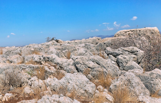 Kamienie na górze Arbel w Izraelu