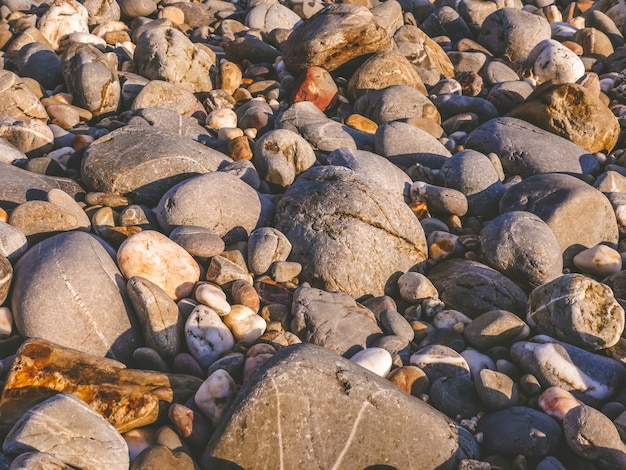 Kamienie na plaży, otoczaki jako abstrakcjonistyczny tło