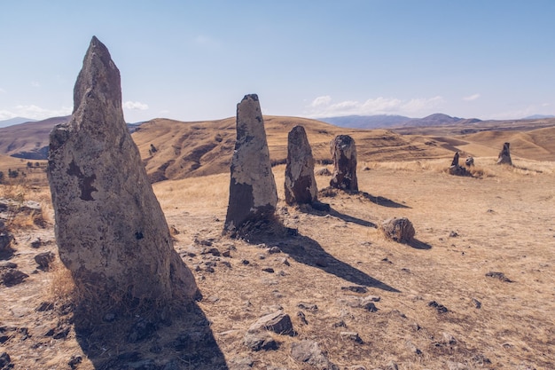 Kamienie Stojące Megalityczne I Kopiec Zorats Karer Lub Prehistoryczny Pomnik Carahunge W Armenii Ormiański Stonehenge Stock Photography