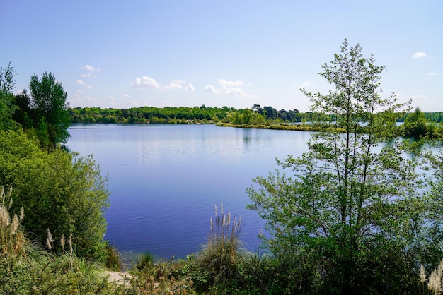 Kamieniołom Parempuyre Jezioro w mieście w pobliżu bordeaux w Gironde we Francji