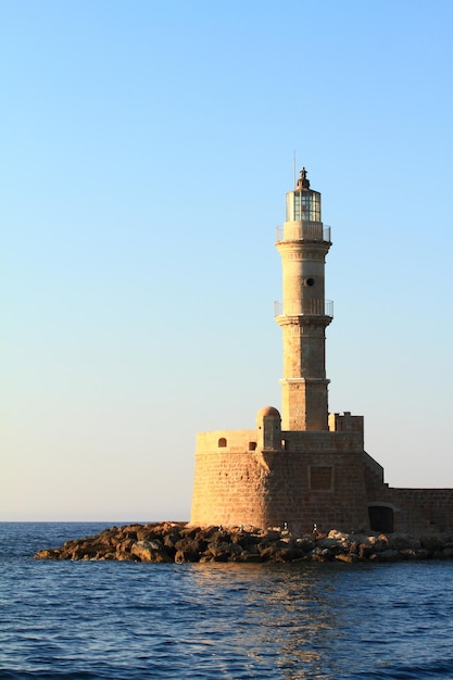 Kamienna antyczna latarnia morska zbliżenie Chania Crete