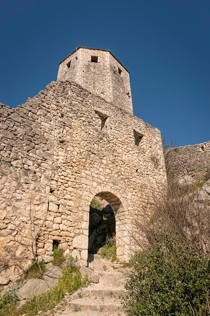 Kamienna forteca w średniowiecznej wiosce Pocitelj w gminie Capljina w Bośni i Hercegowinie