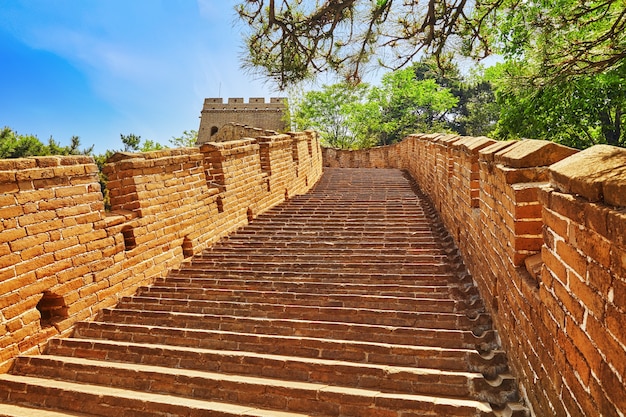 Kamienne schody Wielkiego Muru Chińskiego, odcinek "Mitianyu". Przedmieścia Pekinu.