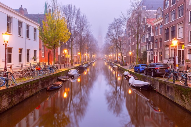 Kanał Amsterdamski z Zuiderkerk
