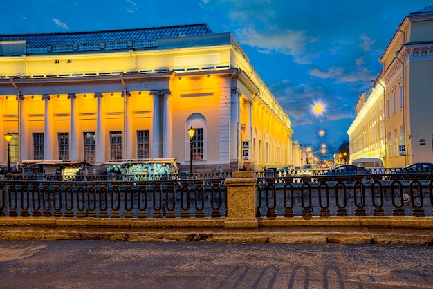 Kanał Gribobedova i widok miejski w Sankt Petersburgu. Rosja.