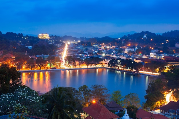 Kandy Lake i Kandy City panoramiczny widok z lotu ptaka z Arthur Seat Kandy City Viewpoint, Sri Lanka