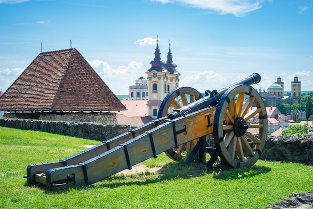 Kanon w zamku Eger Hungary ma na celu obronę miasta