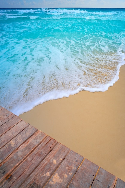 Karaiby plaży drewnianego mola tropikalny aqua