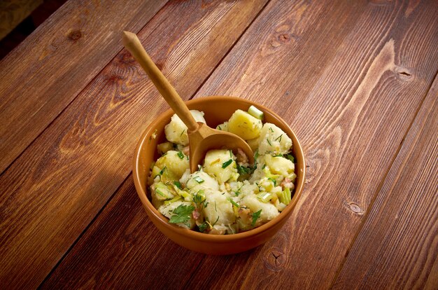 Kartoffelsalat - Tradycyjna Niemiecka Sałatka Ziemniaczana. Kuchnia Domowa