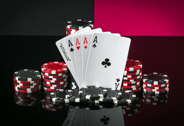 Karty pokerowe z pięcioma najlepszymi kombinacjami w swoim rodzaju