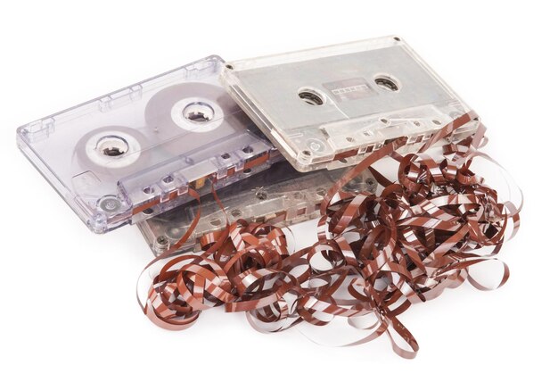 Zdjęcie kaseta audio z plątaniną taśmy