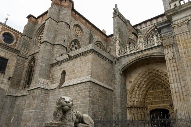 Katedra Chrystusa Zbawiciela jest świątynią kultu katolickiego hiszpańskiego miasta Ávila, siedziby biskupiej o tej samej nazwie, w Kastylii i Leonie.