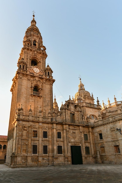 Zdjęcie katedra santiago de compostela fasada del obradoiro pusta od ludzi