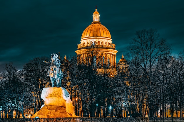 Katedra św. Izaaka I Pomnik Piotra I (wielkiego). Sankt Petersburg. Rosja.