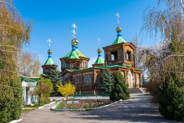 Katedra Świętej Trójcy stary drewniany rosyjski kościół prawosławny w karakol kirgistan