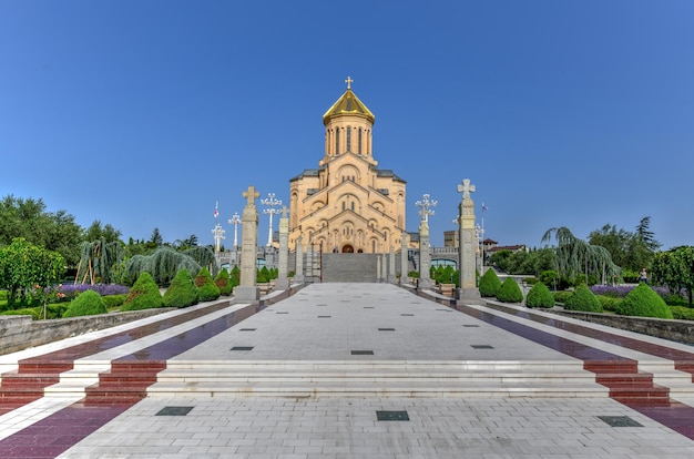 Katedra Trójcy Świętej w Tbilisi, powszechnie znana jako Sameba, jest główną katedrą gruzińskiego Kościoła prawosławnego znajdującą się w Tbilisi, stolicy Gruzji.
