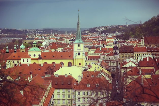 Katolicki krajobraz katedralny Praga / widok kościoła w Czechach, miejski krajobraz turystyczny w Pradze