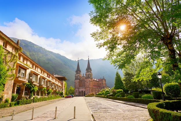 Katolickie Sanktuarium Covadonga Bazylika Asturii