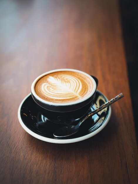kawa espresso latte art w kawiarni