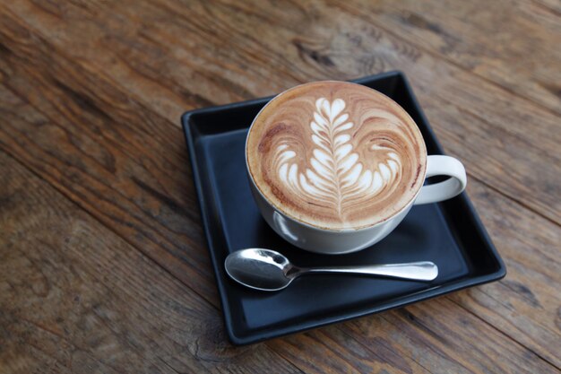 kawa latte art w kawiarni