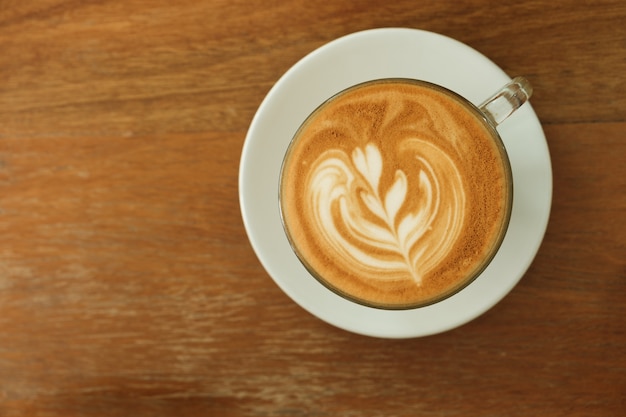 Kawa latte, kawa w kształcie serca i kopia miejsce