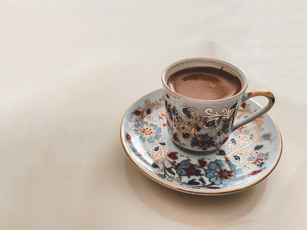 kawa po turecku podawana w tradycyjnej filiżance. Międzynarodowy Dzień Kawy