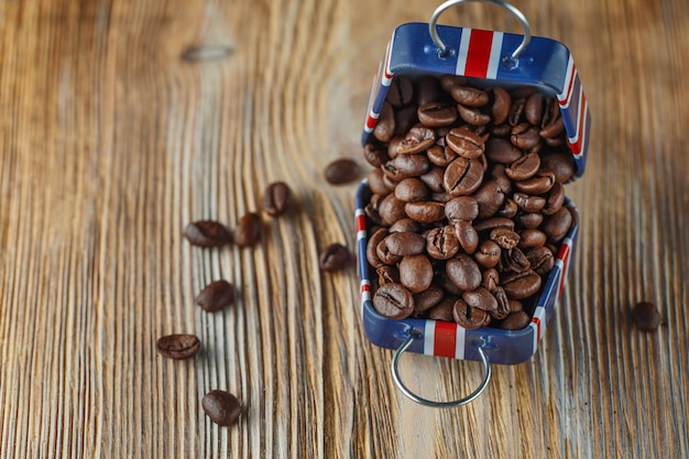 Kawa ziarnista w małym etui z wzorem flagi brytyjskiej