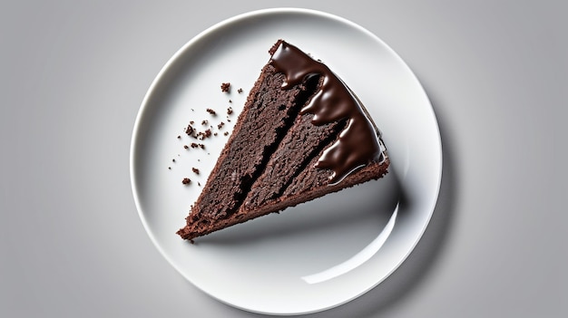 kawałek ciasta czekoladowego na talerzu z kawałkiem polewy czekoladowej.