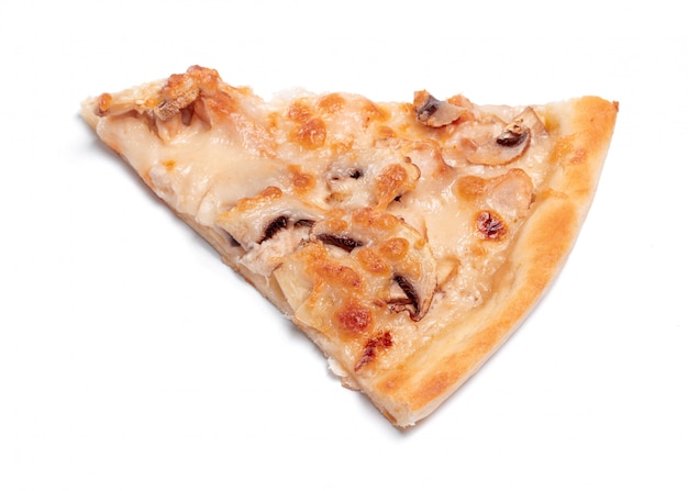Kawałek świeżej włoskiej klasycznej pizzy z pieczarkami
