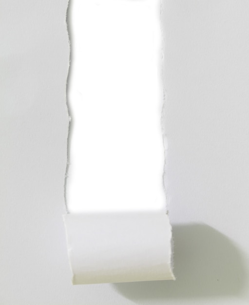 kawałki rozdartego papieru tekstury tła z kopią miejsca na tekst