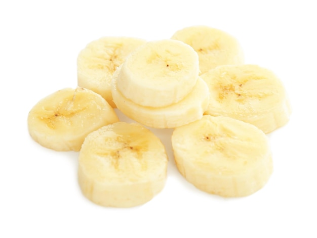 Kawałki smacznych dojrzałych bananów na białym tle