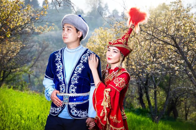 Kazachska para w strojach etnicznych