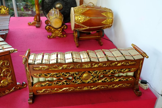 kendang i gong to instrumenty perkusyjne pochodzące z Indonezji. instrument muzyczny. Jawa Bali