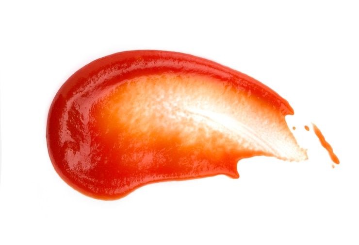 Zdjęcie ketchup pomidorowy na białym tle