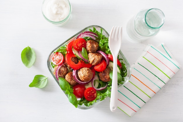 Keto Paleo Pudełko Na Lunch Z Klopsikami, Sałatą, Pomidorem, Ogórkiem, Papryką