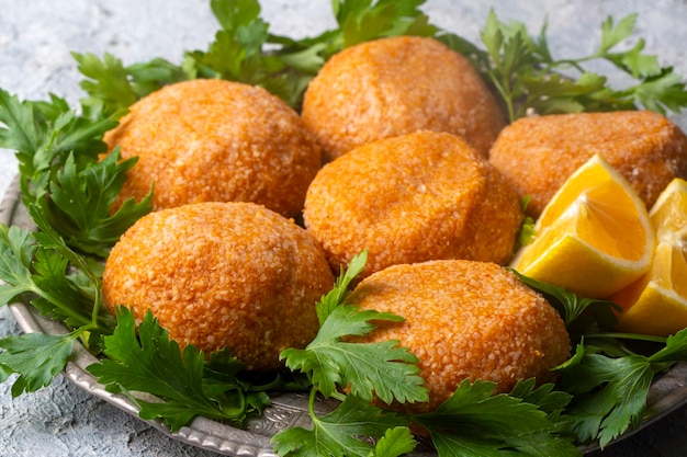 Kibbeh to popularne danie w kuchni Bliskiego Wschodu (nazwa turecka; icli kofte)