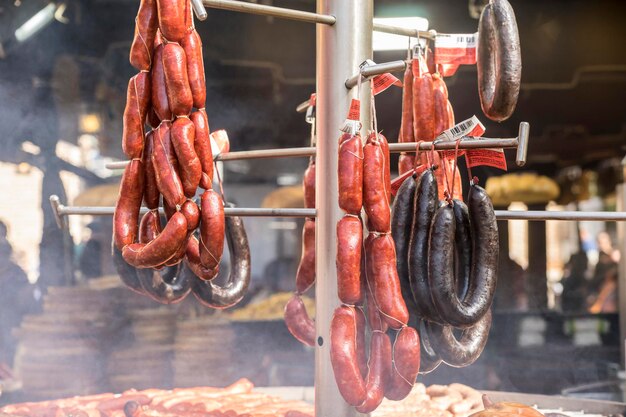 Kiełbasa, średniowieczny grill w tradycyjnych festiwalach Alcalá de Henares, Madryt, Hiszpania