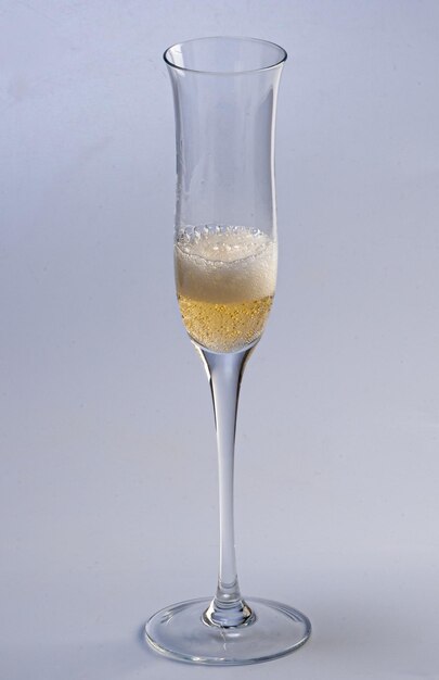 Kieliszek kryształowy do win musujących szampanów i lambrusków podawanych schłodzonych