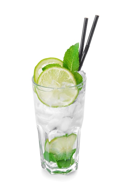 Kieliszek świeżego Mojito Na Białym Tle