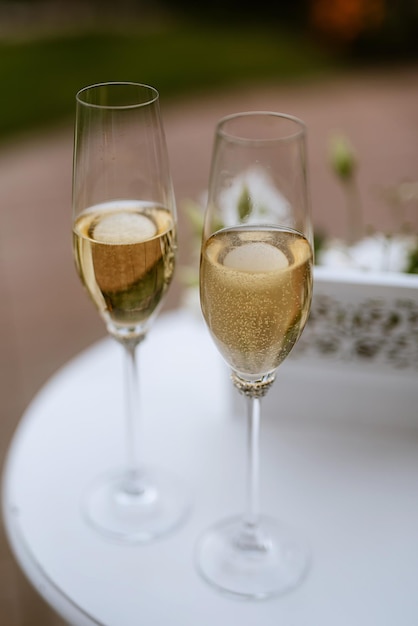 Kieliszki ślubne do wina i szampana