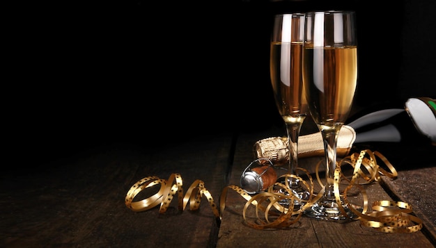 Kieliszki szampana z pluskiem, koncepcja tematu uroczystości