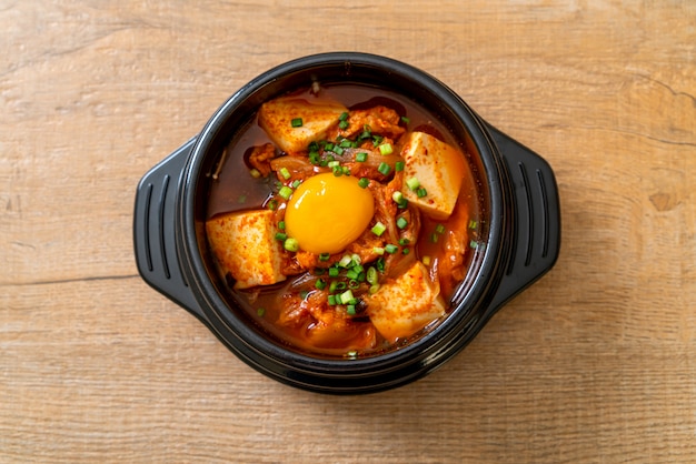 „Kimchi Jjigae” lub Zupa Kimchi z Tofu i Jajkiem lub Koreański Gulasz Kimchi