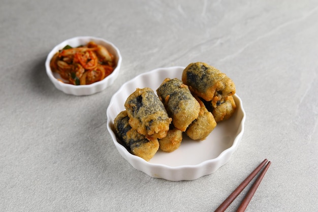 Kimmari lub Gimmari Korean Fried Snack Tempura Z Wodorostów Laver Roll Faszerowane