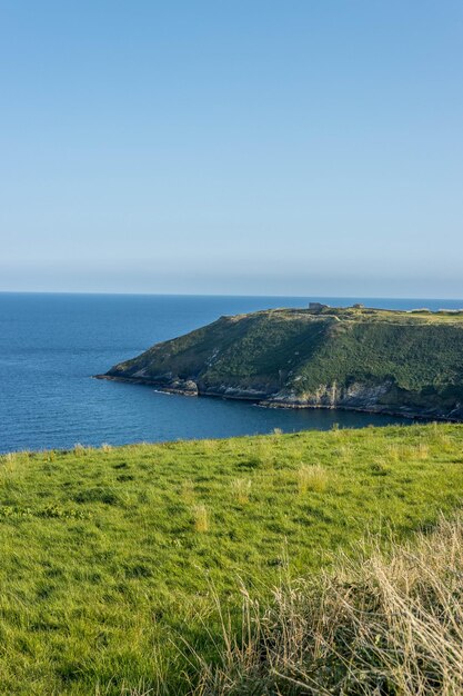 Zdjęcie kinsale w irlandii 28 sierpnia 2021 the old head of kinsale and cliffs