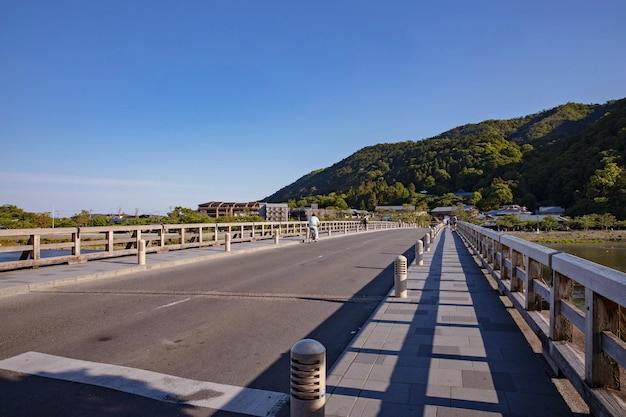 Kioto, Japonia maja - 22, 2019: Togetsukyo Bridge lub Moon Crossing Bridge Arashiyama zabytki