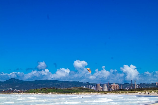 kitesurfing na plaży