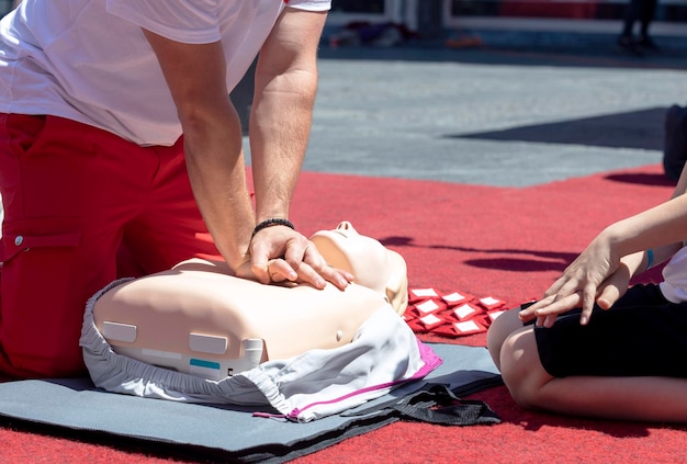 Zdjęcie klasa pierwszej pomocy i cpr