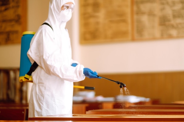 Klasa szkolna do czyszczenia i dezynfekcji zapobiegająca COVID19