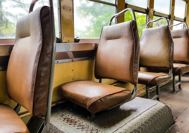 Klasyczne skórzane krzesło w autobusie Tajlandia.